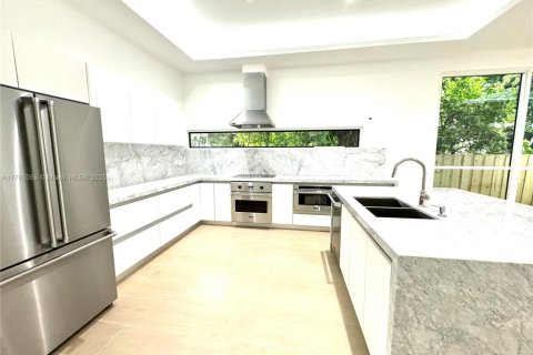 Adosado en venta en Miami, Florida, 3 dormitorios, 230.77 m2 № 1505644 - foto 3