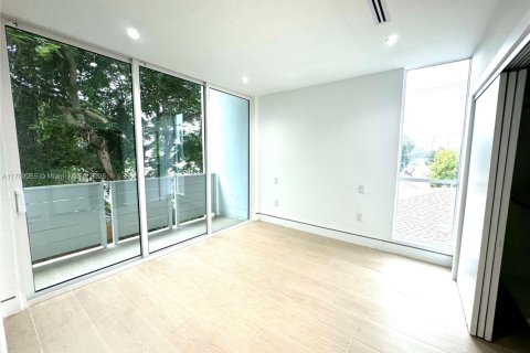 Adosado en venta en Miami, Florida, 3 dormitorios, 230.77 m2 № 1505644 - foto 16