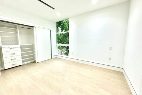Adosado en venta en Miami, Florida, 3 dormitorios, 230.77 m2 № 1505644 - foto 13