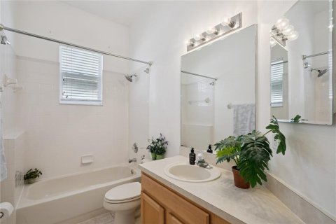 House in Lake Mary, Florida 4 bedrooms, 200.48 sq.m. № 2294629 - photo 24