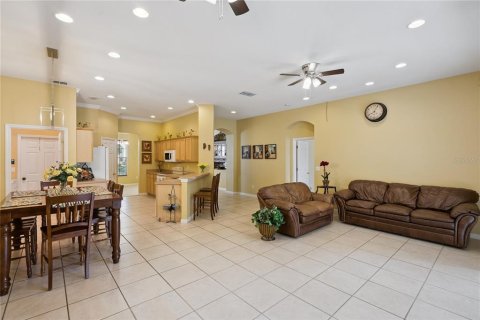 House in Lake Mary, Florida 4 bedrooms, 200.48 sq.m. № 2294629 - photo 12
