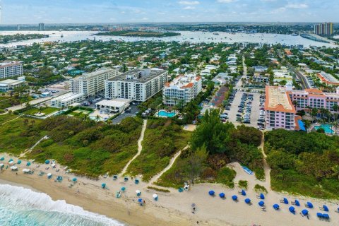 Condo in Palm Beach Shores, Florida, 3 bedrooms  № 990468 - photo 1