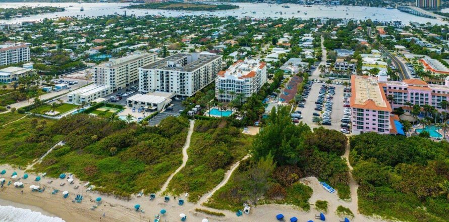 Condo in Palm Beach Shores, Florida, 3 bedrooms № 990468