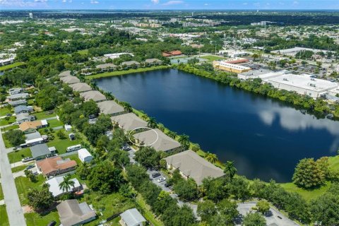 Townhouse in Bradenton, Florida 3 bedrooms, 111.48 sq.m. № 2394289 - photo 25