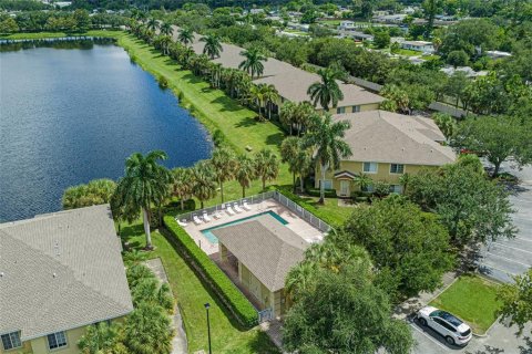 Townhouse in Bradenton, Florida 3 bedrooms, 111.48 sq.m. № 2394289 - photo 30