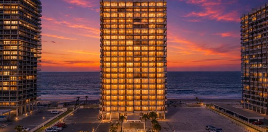 Condominio en Daytona Beach, Florida, 2 dormitorios  № 2124888