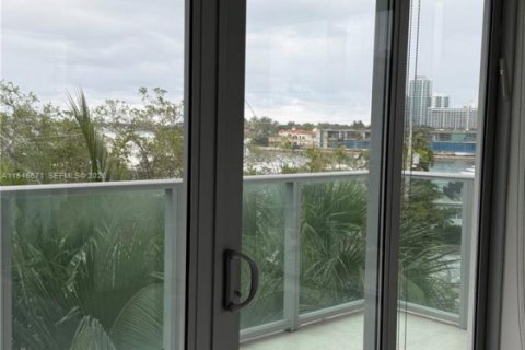 Copropriété à vendre à Bay Harbor Islands, Floride: 2 chambres, 117.06 m2 № 2002639 - photo 6