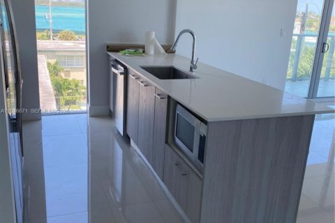 Copropriété à vendre à Bay Harbor Islands, Floride: 2 chambres, 117.06 m2 № 2002639 - photo 17