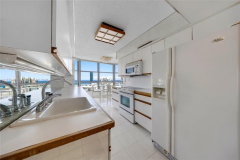 Condominio en venta en Aventura, Florida, 3 dormitorios, 159.98 m2 № 1924615 - foto 9