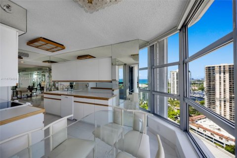 Condominio en venta en Aventura, Florida, 3 dormitorios, 159.98 m2 № 1924615 - foto 12