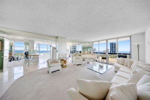 Condominio en venta en Aventura, Florida, 3 dormitorios, 159.98 m2 № 1924615 - foto 4