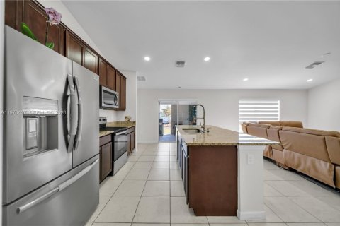 Casa en venta en Cape Coral, Florida, 3 dormitorios, 153.29 m2 № 2031088 - foto 7