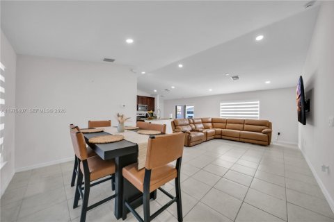 Casa en venta en Cape Coral, Florida, 3 dormitorios, 153.29 m2 № 2031088 - foto 4