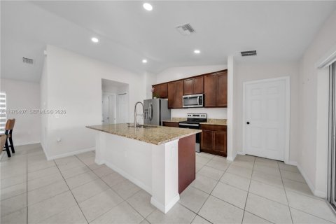 Casa en venta en Cape Coral, Florida, 3 dormitorios, 153.29 m2 № 2031088 - foto 8