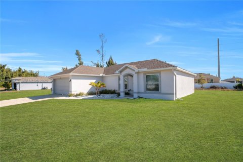 Casa en venta en Cape Coral, Florida, 3 dormitorios, 153.29 m2 № 2031088 - foto 2