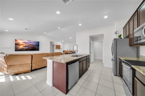 Casa en venta en Cape Coral, Florida, 3 dormitorios, 153.29 m2 № 2031088 - foto 12