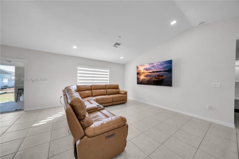 Casa en venta en Cape Coral, Florida, 3 dormitorios, 153.29 m2 № 2031088 - foto 5