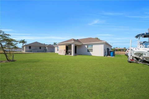 Casa en venta en Cape Coral, Florida, 3 dormitorios, 153.29 m2 № 2031088 - foto 29