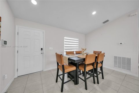Casa en venta en Cape Coral, Florida, 3 dormitorios, 153.29 m2 № 2031088 - foto 3