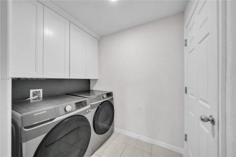 Casa en venta en Cape Coral, Florida, 3 dormitorios, 153.29 m2 № 2031088 - foto 25