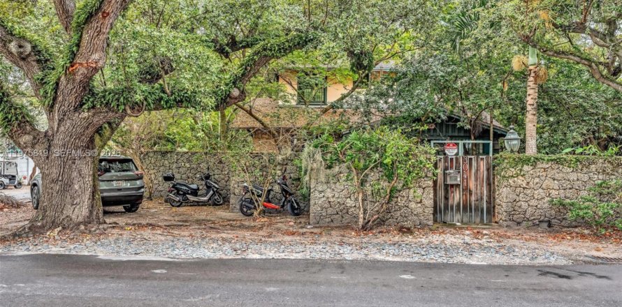 Villa ou maison à Miami, Floride 4 chambres, 221.48 m2 № 2046281