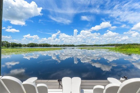House in Land O' Lakes, Florida 5 bedrooms, 269.7 sq.m. № 2289691