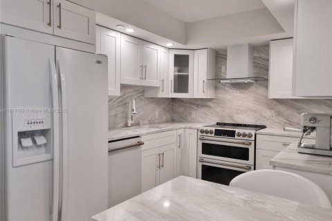 Condo in Boca Raton, Florida, 2 bedrooms  № 1952483 - photo 10