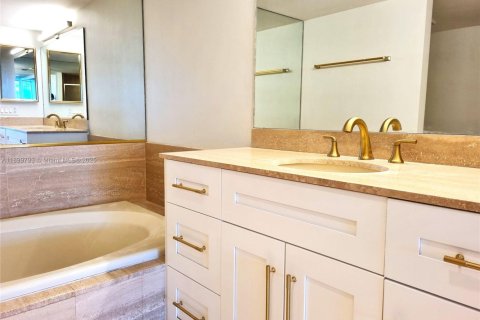 Condo in Boca Raton, Florida, 2 bedrooms  № 1952483 - photo 19