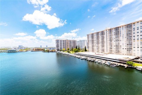 Купить кондоминиум в Санни-Айлс-Бич, Флорида 2 спальни, 103.68м2, № 2004436 - фото 19