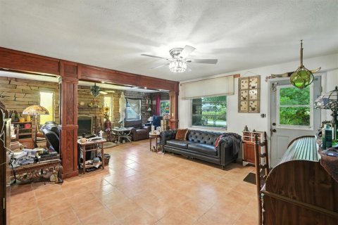 House in New Smyrna Beach, Florida 2 bedrooms, 110.37 sq.m. № 1886261 - photo 4
