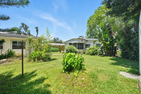 House in New Smyrna Beach, Florida 2 bedrooms, 110.37 sq.m. № 1886261 - photo 17