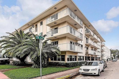 Кондоминиум с 1 спальней в Майами-Бич, Флорида № 1997547