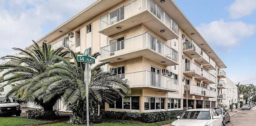 Кондоминиум с 1 спальней в Майами-Бич, Флорида № 1997547