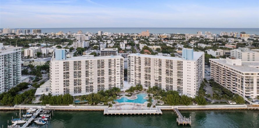 Condominio en Miami Beach, Florida, 1 dormitorio № 1931899