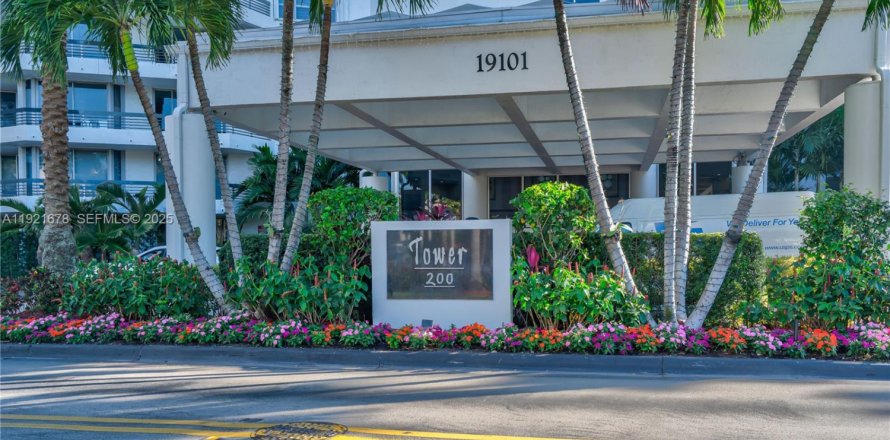 Кондоминиум с 2 спальнями в Авентура, Флорида № 1982645