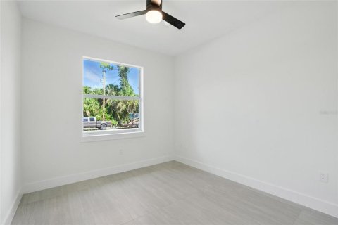 House in North Port, Florida 3 bedrooms, 146.51 sq.m. № 1911516 - photo 22