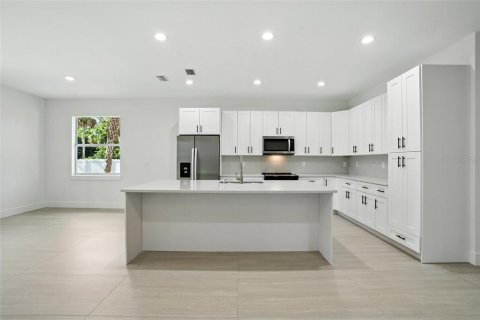 House in North Port, Florida 3 bedrooms, 146.51 sq.m. № 1911516 - photo 11