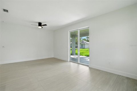 House in North Port, Florida 3 bedrooms, 146.51 sq.m. № 1911516 - photo 17
