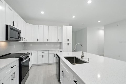 House in North Port, Florida 3 bedrooms, 146.51 sq.m. № 1911516 - photo 15