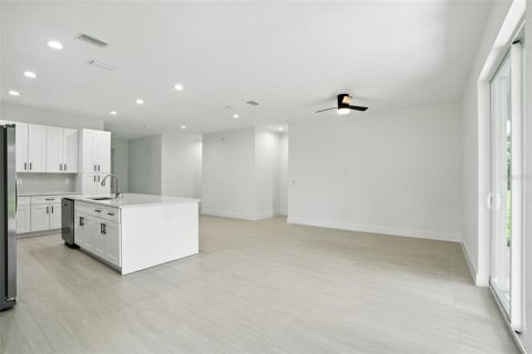 House in North Port, Florida 3 bedrooms, 146.51 sq.m. № 1911516 - photo 18