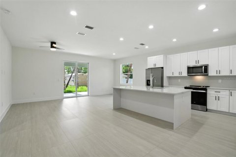 House in North Port, Florida 3 bedrooms, 146.51 sq.m. № 1911516 - photo 12