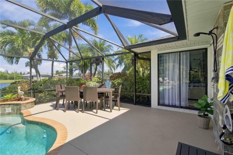 House in Port Charlotte, Florida 3 bedrooms, 197.6 sq.m. № 2416592 - photo 11