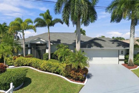 House in Port Charlotte, Florida 3 bedrooms, 197.6 sq.m. № 2416592 - photo 6