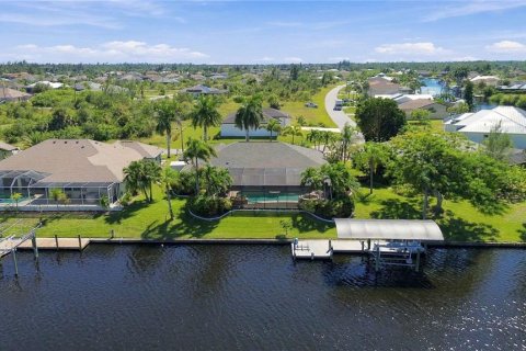 House in Port Charlotte, Florida 3 bedrooms, 197.6 sq.m. № 2416592 - photo 3