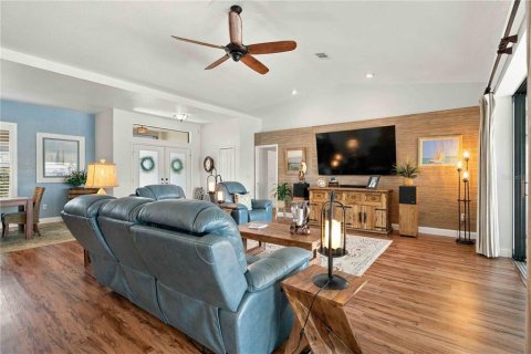House in Port Charlotte, Florida 3 bedrooms, 197.6 sq.m. № 2416592 - photo 23