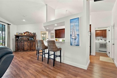 House in Port Charlotte, Florida 3 bedrooms, 197.6 sq.m. № 2416592 - photo 17