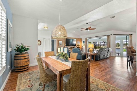 House in Port Charlotte, Florida 3 bedrooms, 197.6 sq.m. № 2416592 - photo 30