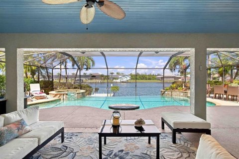 House in Port Charlotte, Florida 3 bedrooms, 197.6 sq.m. № 2416592 - photo 8