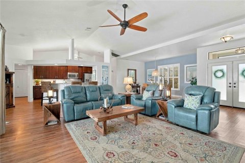 House in Port Charlotte, Florida 3 bedrooms, 197.6 sq.m. № 2416592 - photo 24