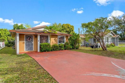 Купить виллу или дом в Флорида-Сити, Флорида 3 спальни, 101.45м2, № 1998491 - фото 2